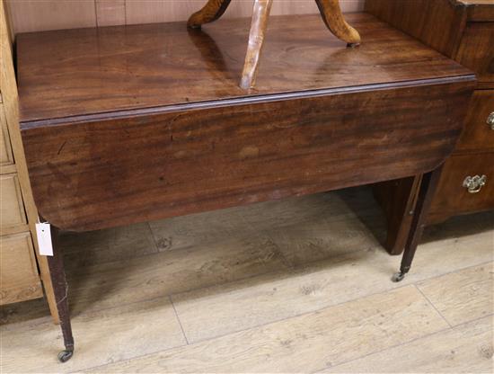 A George III mahognay pembroke table W.107cm